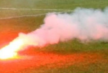 Fumogeni durante la partita. Denunciato