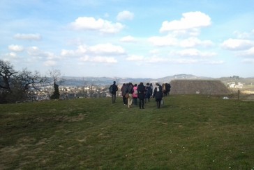 Trenta guide turistiche a lezione in archeodromo