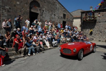 La 1000 Miglia sosta in piazza del Campo