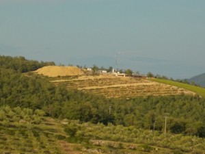 adine comune di gaiole in chianti, scempio edilizio di una collina (11)