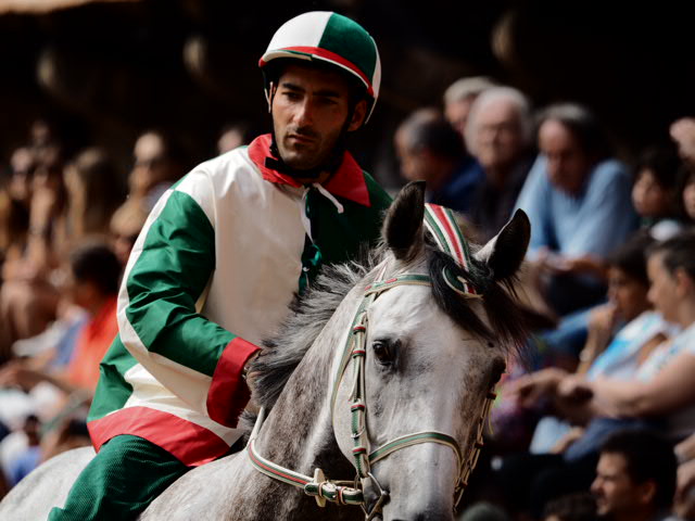 Palio di Siena, terza prova: vince l’Oca