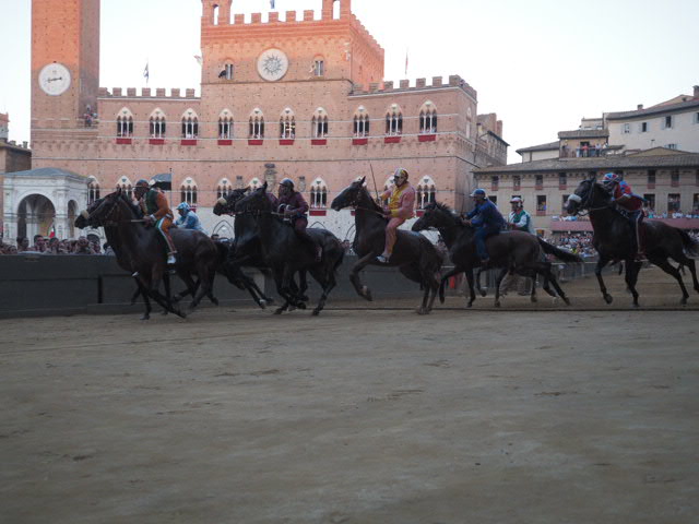 Columbu sospeso in via d’urgenza dal Palio del 16 agosto