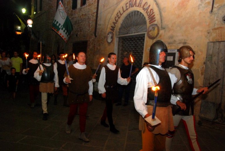 Giostra di Simone: cavalli e cavalieri di ogni Contrada