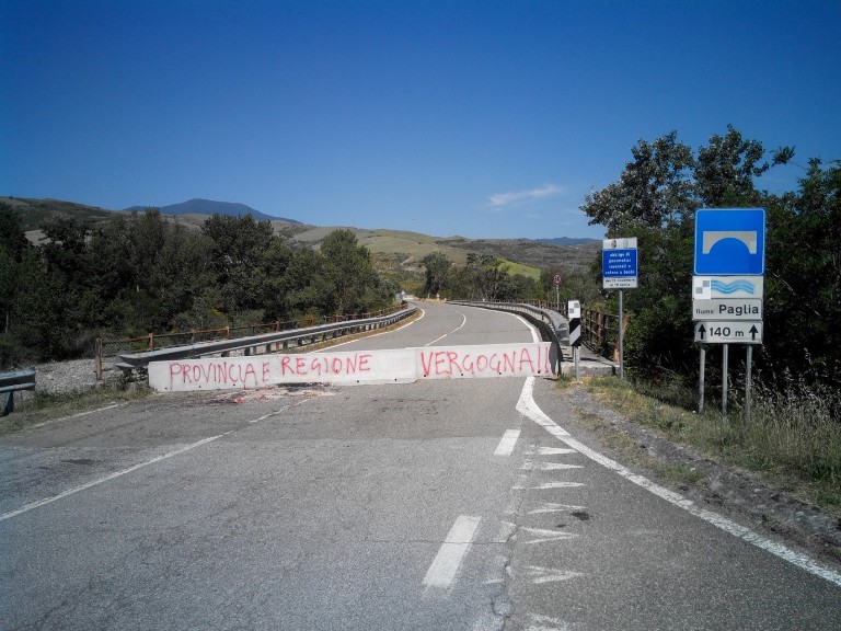 Ponte sul Paglia, stop alle attese. La Regione nomini un “commissario”