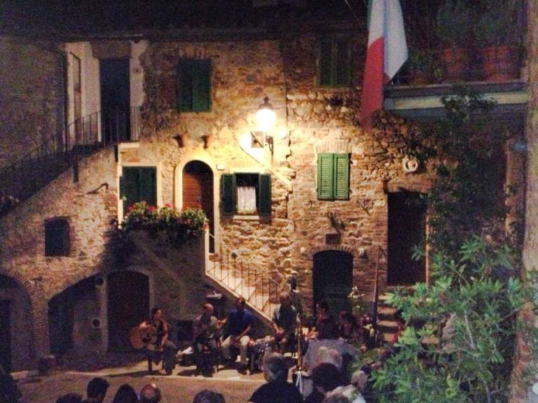 A Monticiano tornano in piazza i racconti dei residenti