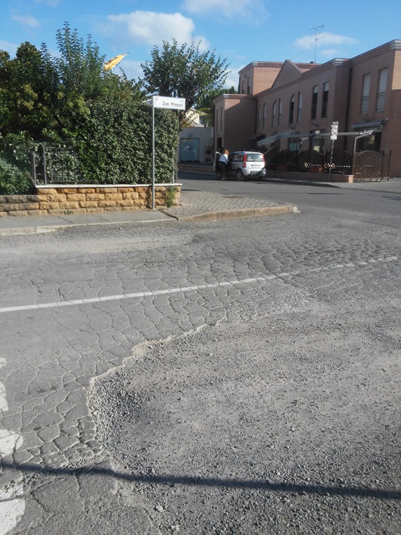 Buonconvento e le sue strade “rattoppate”. L’opposizione segnala il caso all’Amministrazione