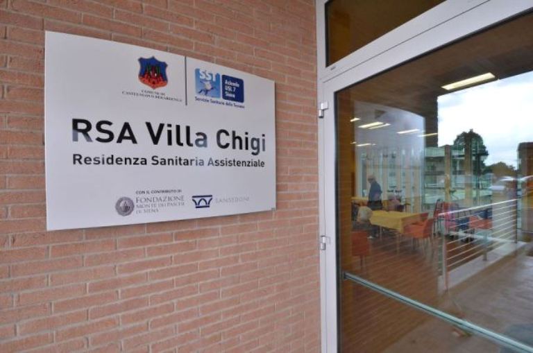 “Amici di amici”: venerdì gli ospiti della Rsa di Villa Chigi salgono sul palco