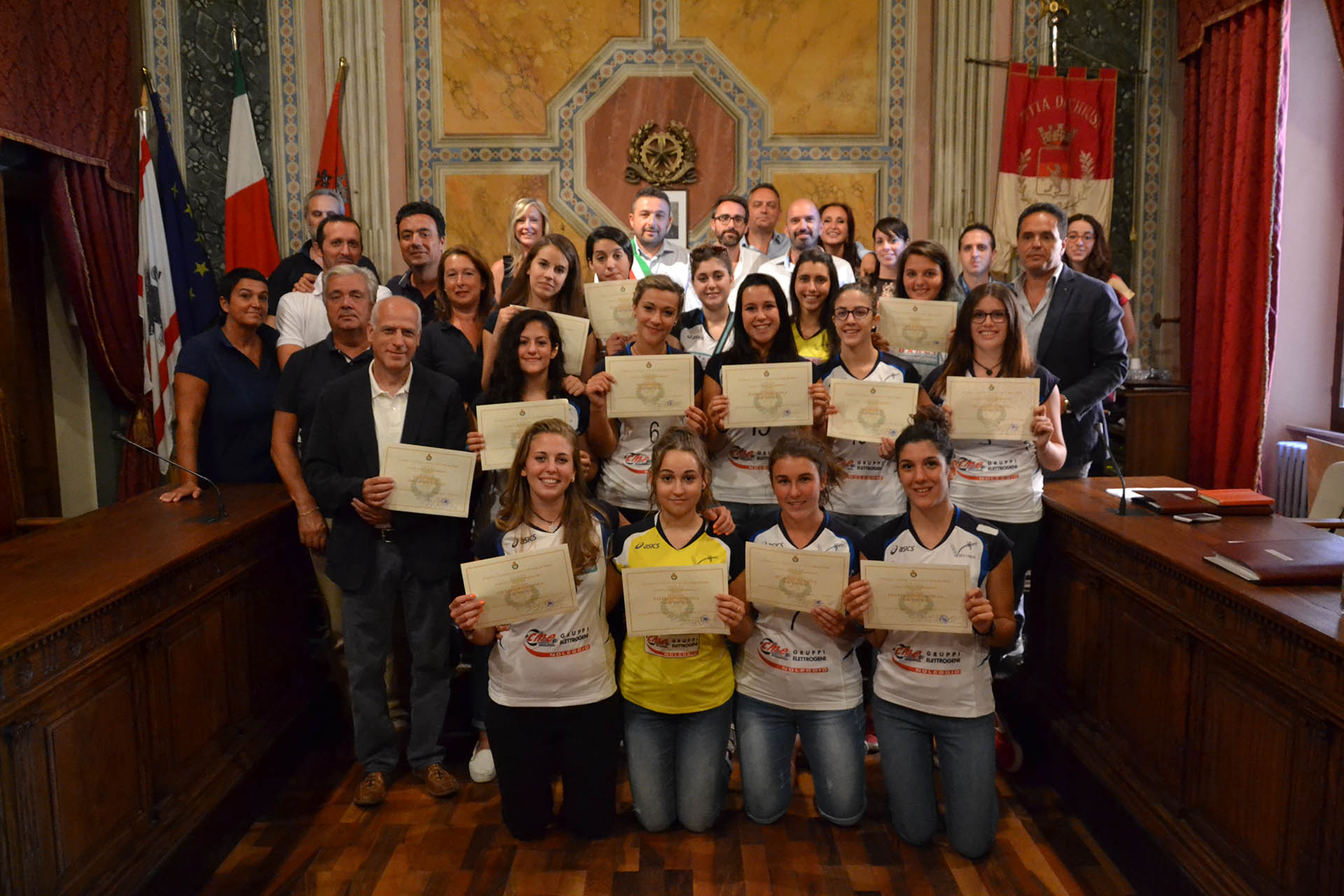 Chiusi: le ragazze del volley premiate nella sala del consiglio