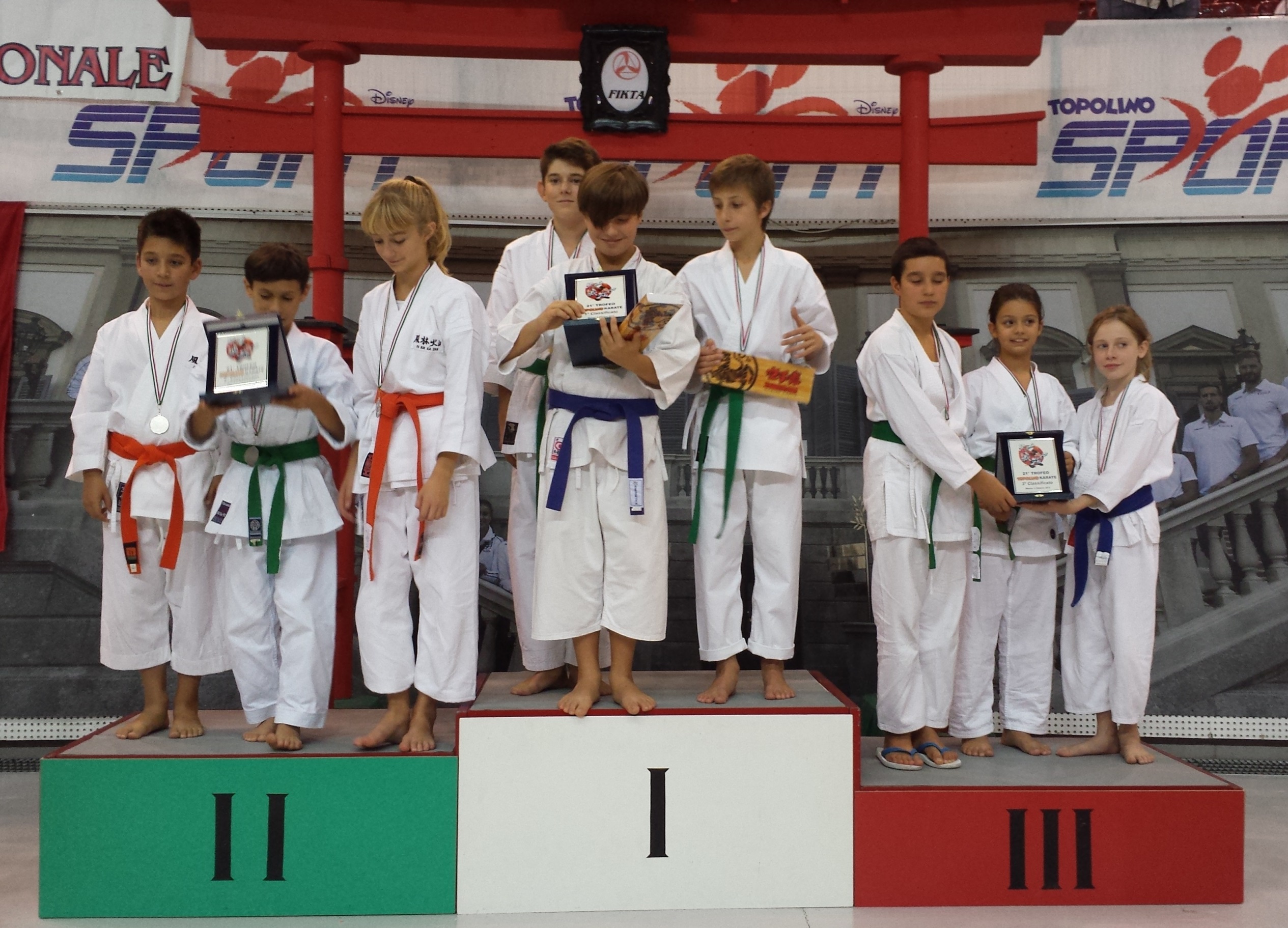 11 Medaglie al Trofeo Topolino karate per lo Shinan
