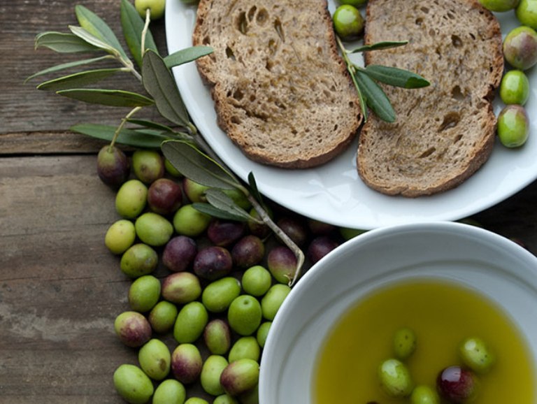 Dall’olio alla tavola: un corso per conoscere l’extravergine