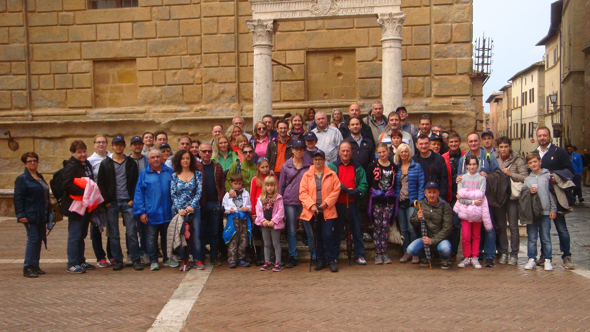 Pienza: in 100 al primo “trekking elettrico”