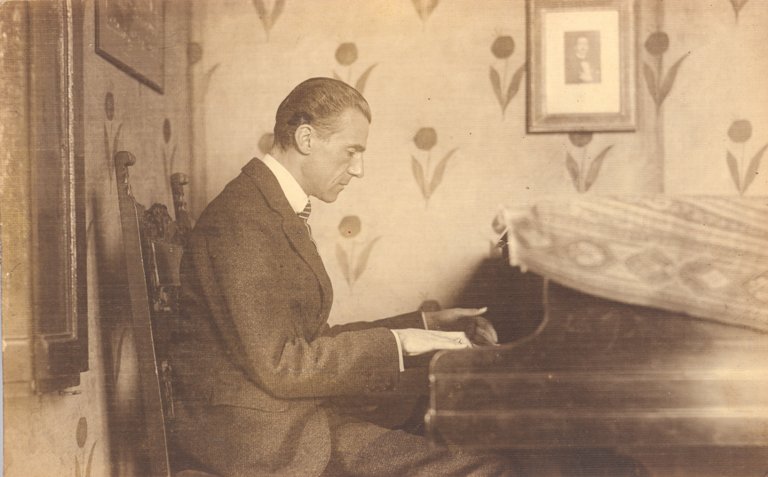 Appuntamenti a Palazzo,  la Chigiana celebra Guido Chigi al pianoforte