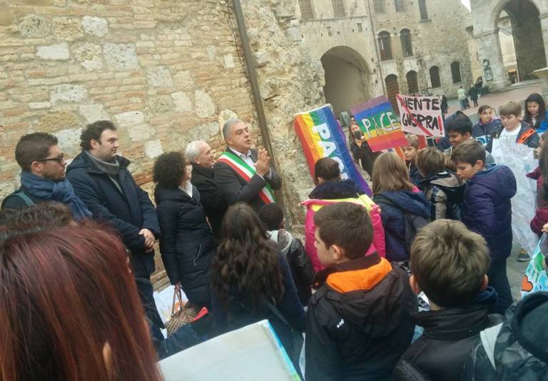 San Gimignano: piazza delle Erbe intitolata per un anno al diritto alla pace