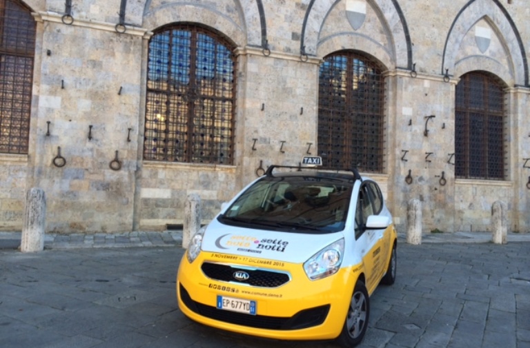 A bordo dell’arte con l’auto gialla dedicata a “Sette Note in Sette Notti”