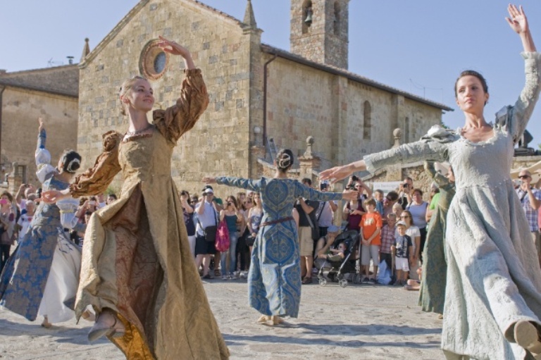 A Monteriggioni la festa medievale diventa social