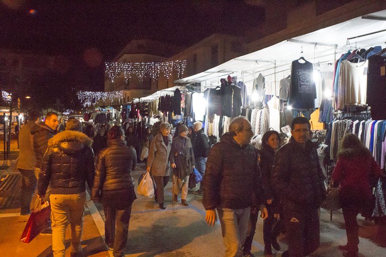 Via delle stelle numero mille e nataleachiusi.it: per lo shopping a Chiusi Scalo