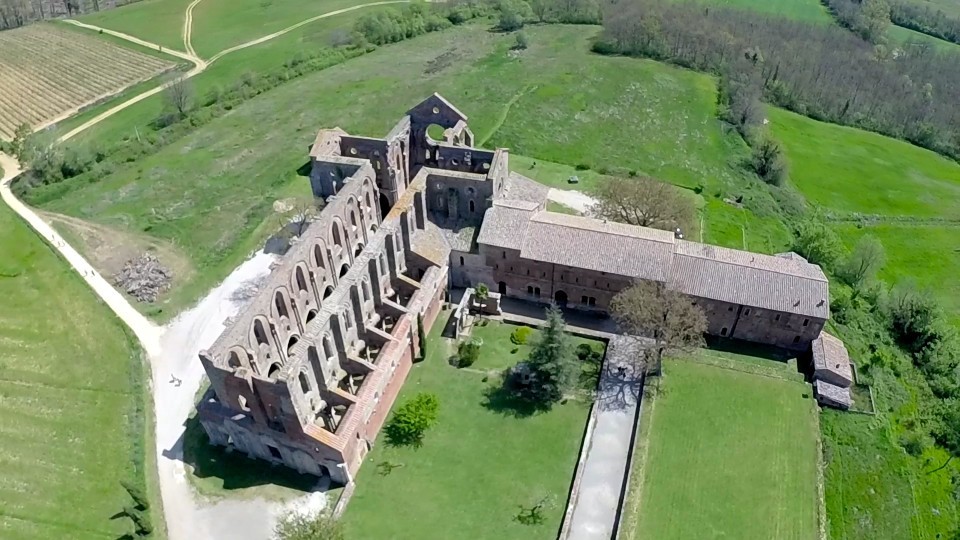 Un drone su San Galgano: fotografato lo stato dell’abbazia
