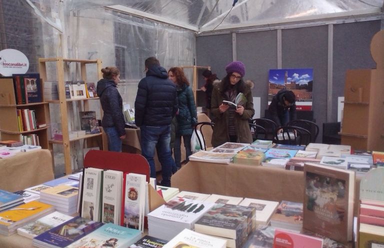 Mercato delle idee: libri e autori invadono piazza del Campo