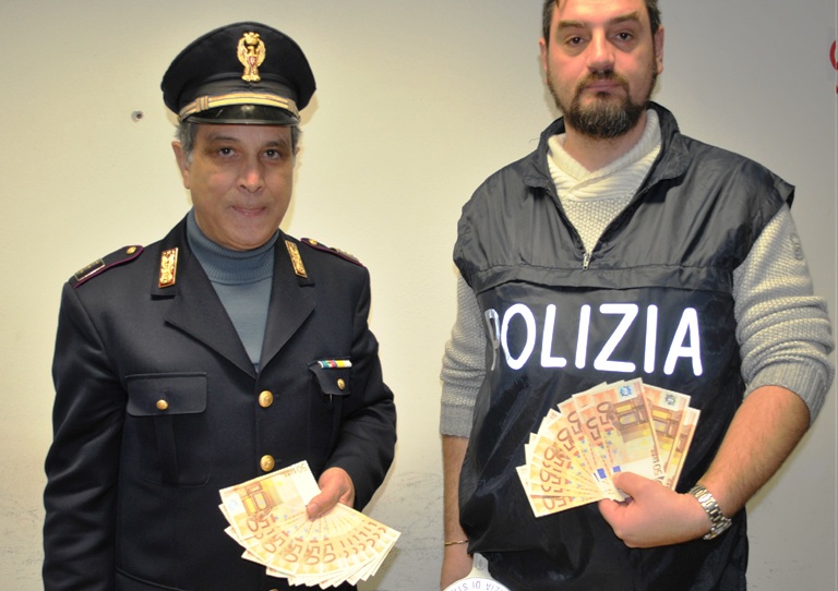 Pregiudicato straniero fermato dalla Polizia con 1500 euro falsi