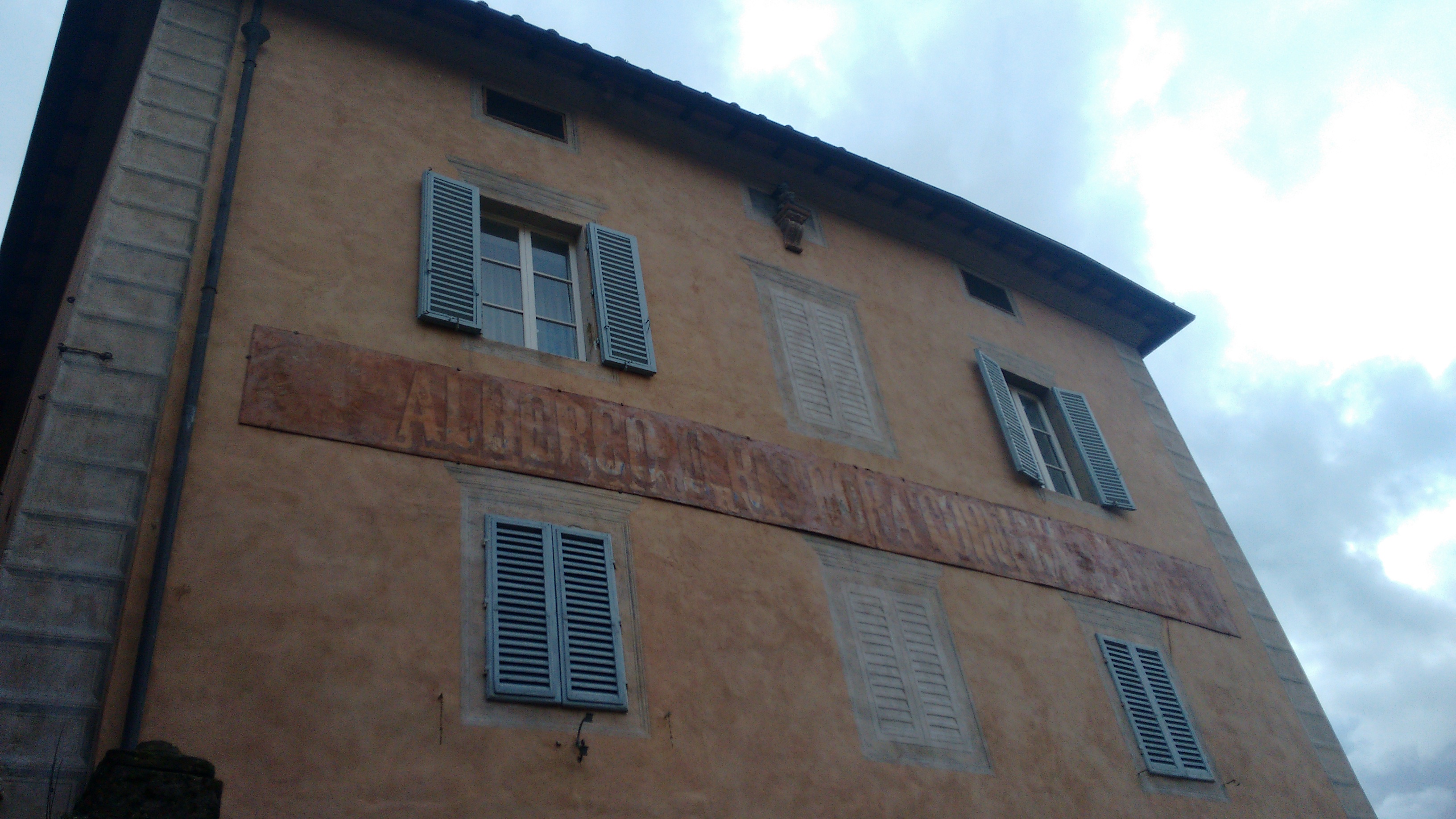 “Tracce di vita sui muri di Siena” con la Guide di Siena