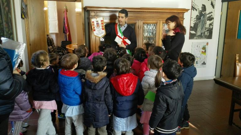 Bambini e bambine del Girotondo in visita in Comune a Poggibonsi