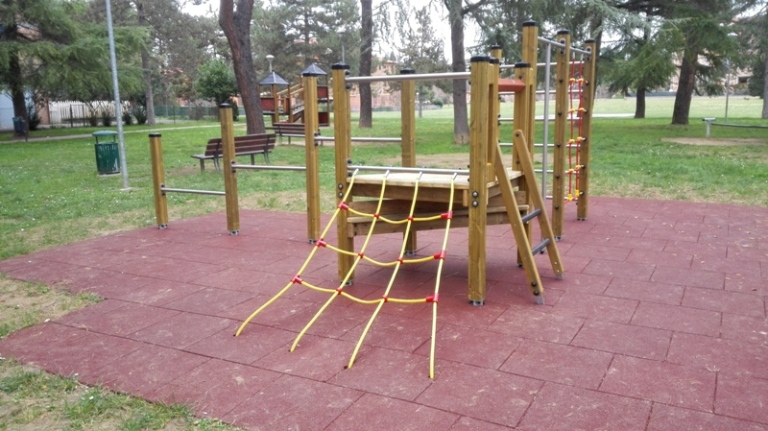 Poggibonsi: rinnovato il parco giochi nei giardini pubblici