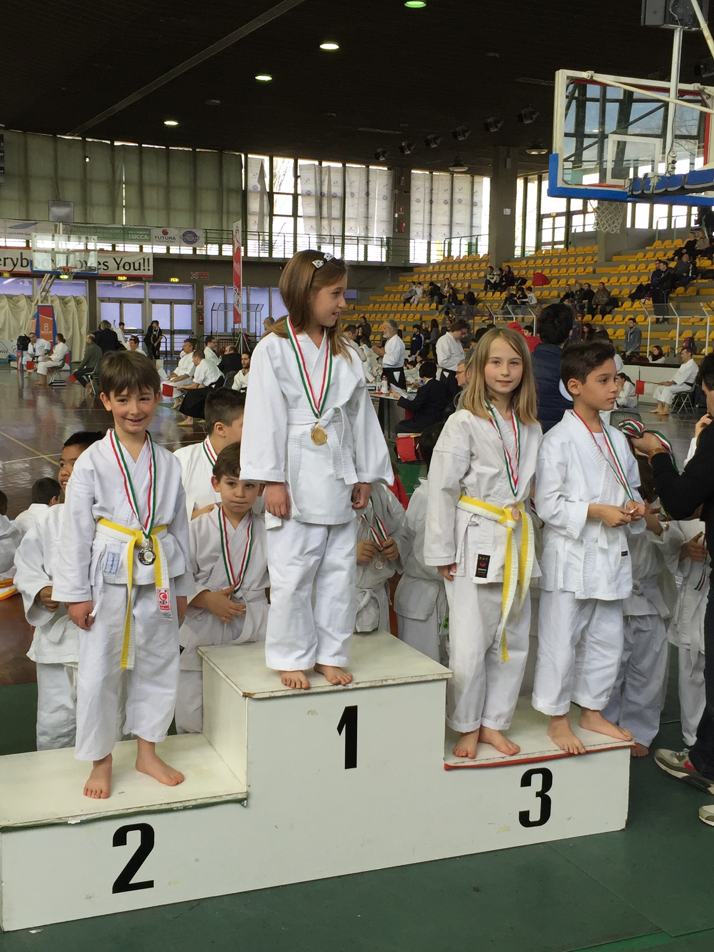 Karate: 13 medaglie al Trofeo Regionale di Lucca per gli atleti dello Shinan
