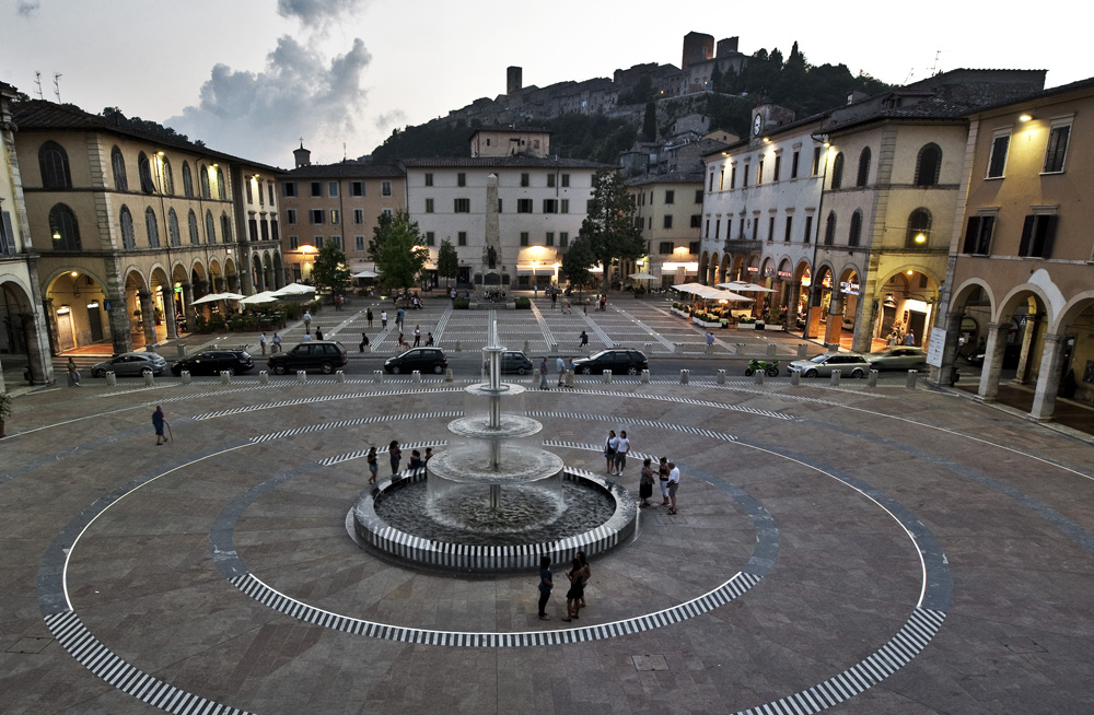 Colle: Fontana di Piazza Arnolfo al buio per l’Ora della Terra