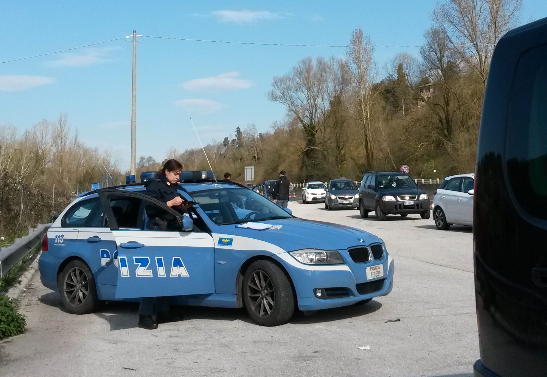 Pattuglione della Polizia con posti di blocco a Siena