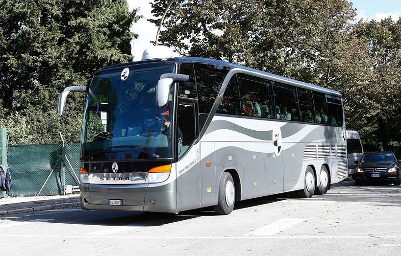 Moneta contro il pullman della Robur: tifoso senese denunciato