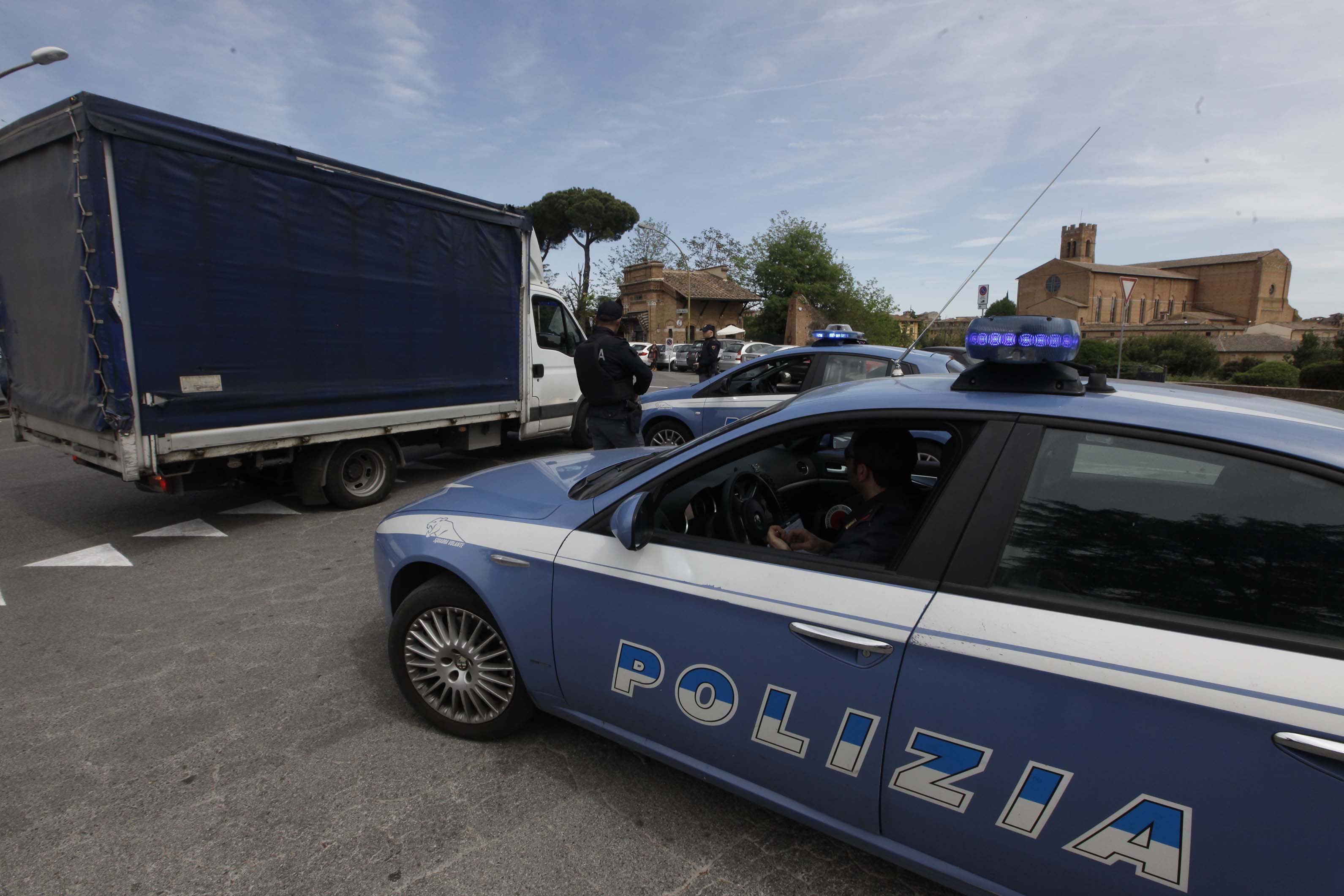 Rompe piatti e bicchieri durante una lite: denunciato