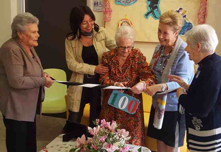 L’assessore Ferretti festeggia i 100 anni di Elina Lucherini