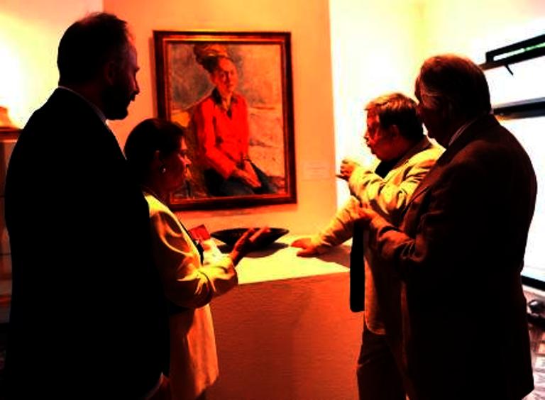 Gagliardi dona la prima copia di “Art Museum Chianciano Terme” al Sindaco Marchetti
