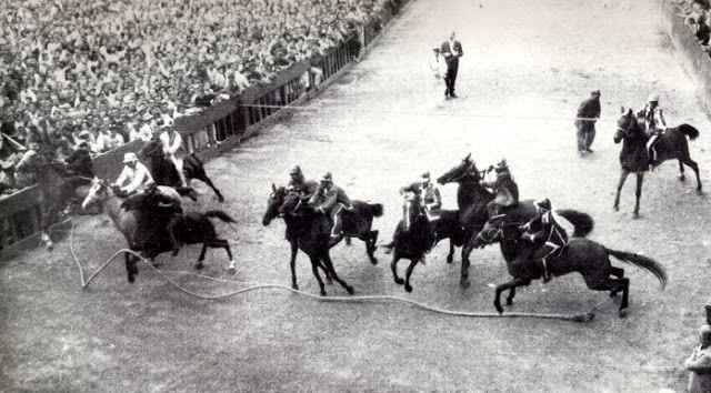 “Bianco rosso e celeste. Cronaca dei giorni del Palio di Siena”