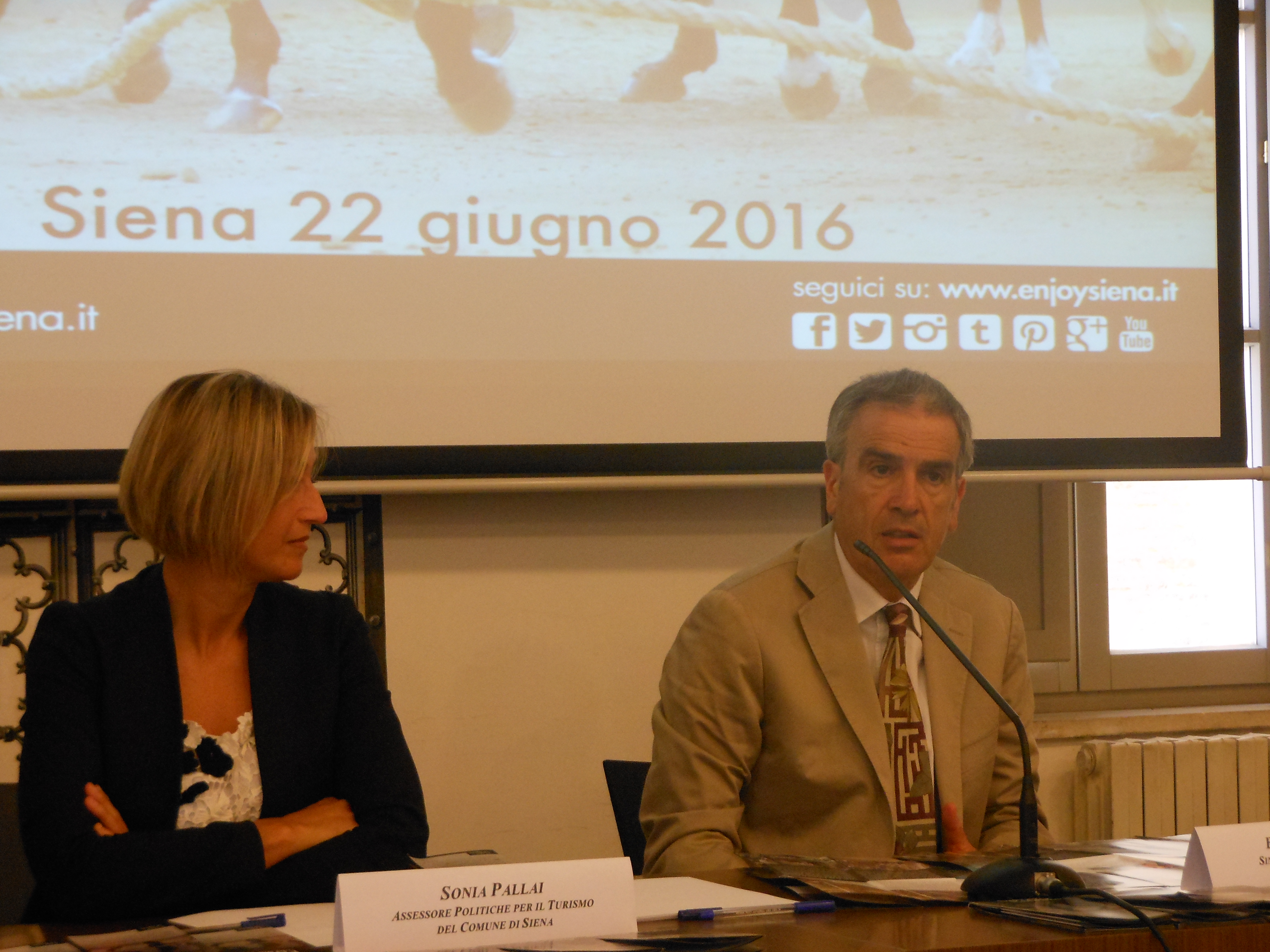 Presentato il nuovo depliant il Palio nel cuore