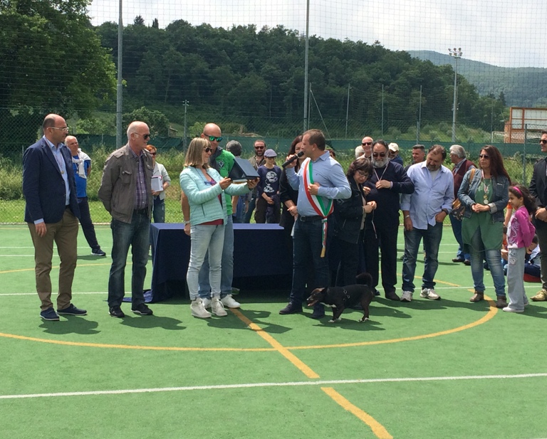 Sarteano, intitolato a Teddy Bartoli il campo di calcetto