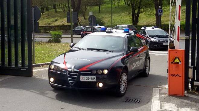 Anziani derubati in casa. I ladri fuggono con l’auto dell’8oenne