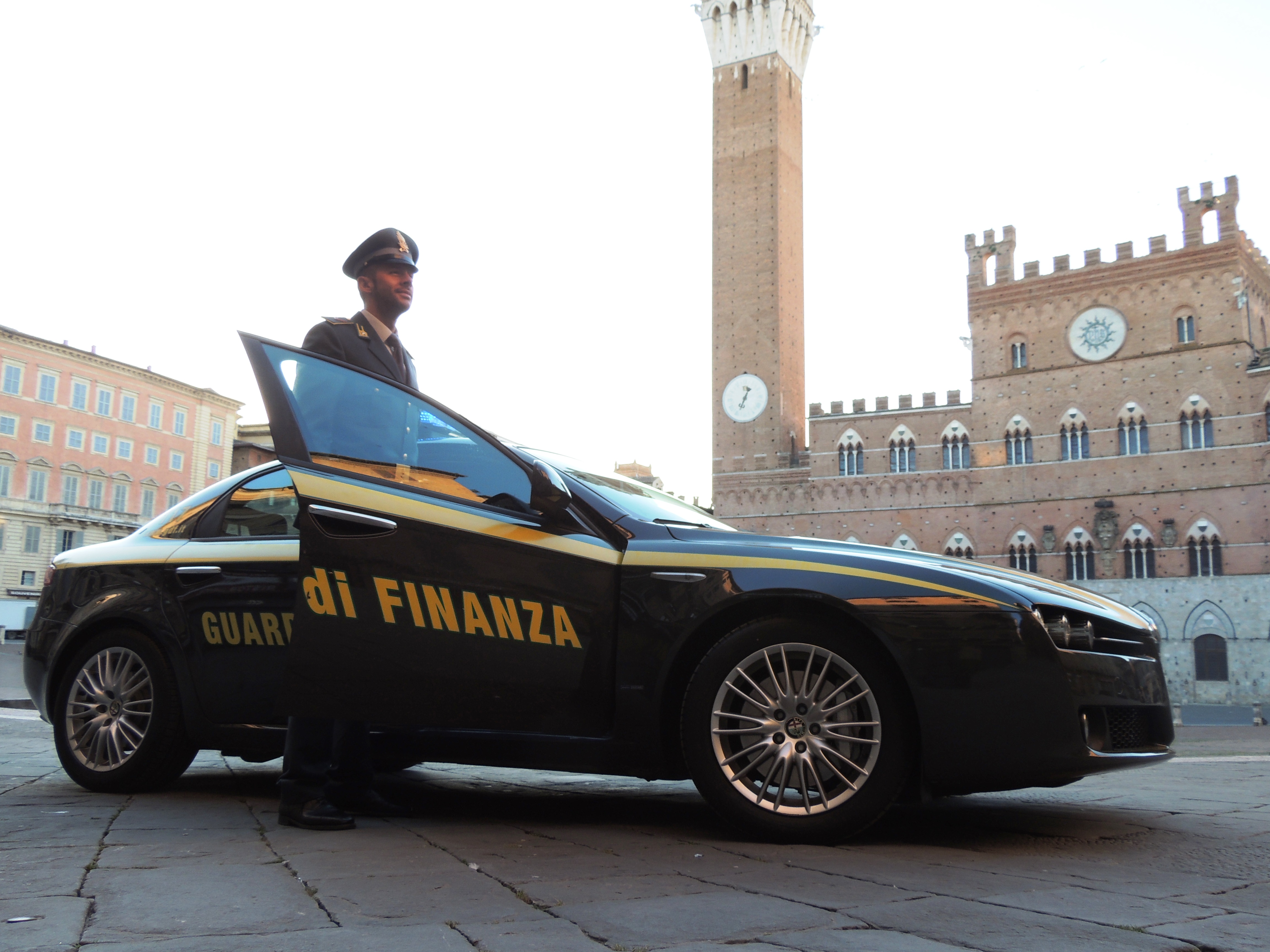 La Guardia di Finanza di Siena ha festeggiato il 242° anniversario di fondazione