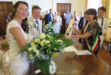Una bottiglia di Nobile personalizzata per i matrimoni civili