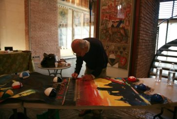 Gli studenti dell’Artistico a scuola di restauro di drappelloni nel Bruco