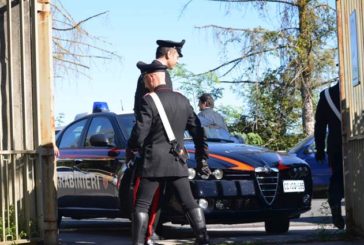 Scattano foto al cimitero: allontanati dai Carabinieri