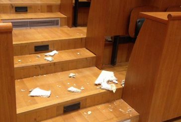 Crolla un controsoffitto a Giurisprudenza