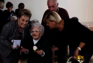 L’assessore Ferretti festeggia i 100 anni di Angela Neri