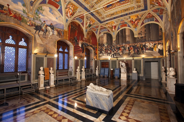 La sala del Risorgimento al centro di una conferenza a Palazzo Pubblico