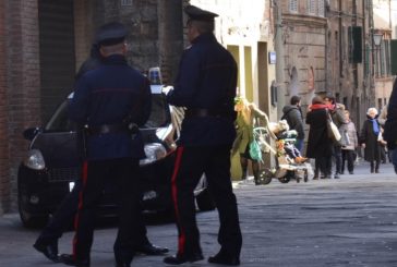 In stato di agitazione e armato: intervengono i Carabinieri