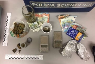 Due giovani beccati con sostanze stupefacenti