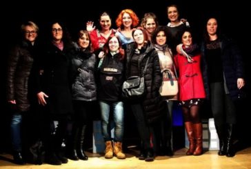 Agli Oscuri le “Moms”:  lettura intima e personale di un varietà