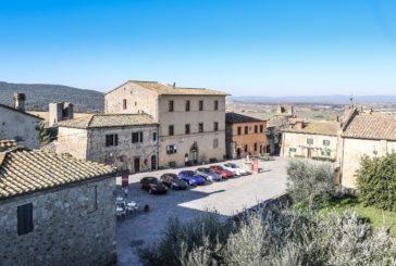 Ferrari: GTC4Lusso T, V8 turbo da 610 cv test drive al Castello di Monteriggioni