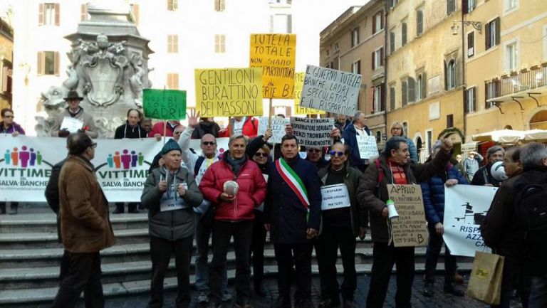 Agnelli: solidarietà ai risparmiatori traditi dal salvabanche