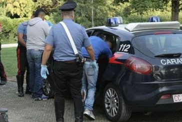 Tenta di accoltellare il rivale: arrestato dai Carabinieri